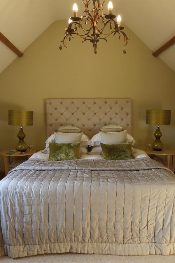 Oundle Bespoke Apartments Екстер'єр фото