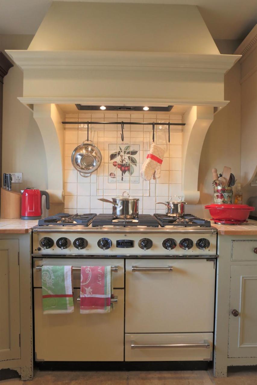 Oundle Bespoke Apartments Екстер'єр фото